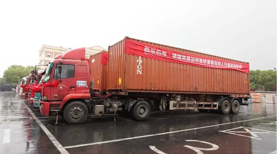 “熱火朝天迎下線，風雨無阻忙發(fā)運”—西尼機電 · 斯圖加特重載自動人行道下線、發(fā)運儀式隆重舉行！
