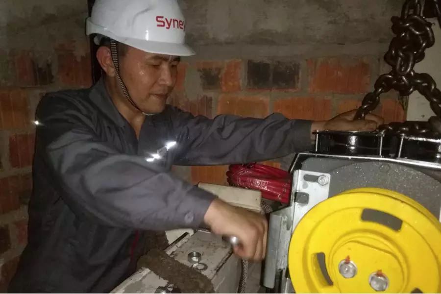 炎炎夏日：高溫下的堅(jiān)守—《電梯人倡議書》，幫忙傳遞一下,一位也行!